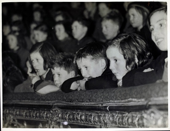 MS 50,000/149/103 – Photograph from the Irish Film Society: “Children at film show”